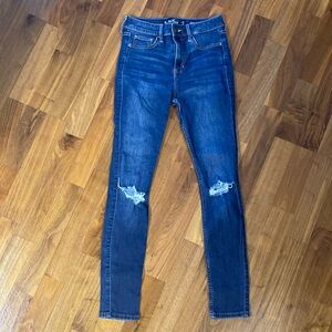 Hollister high-rise super skinny Jean distressed five pocket